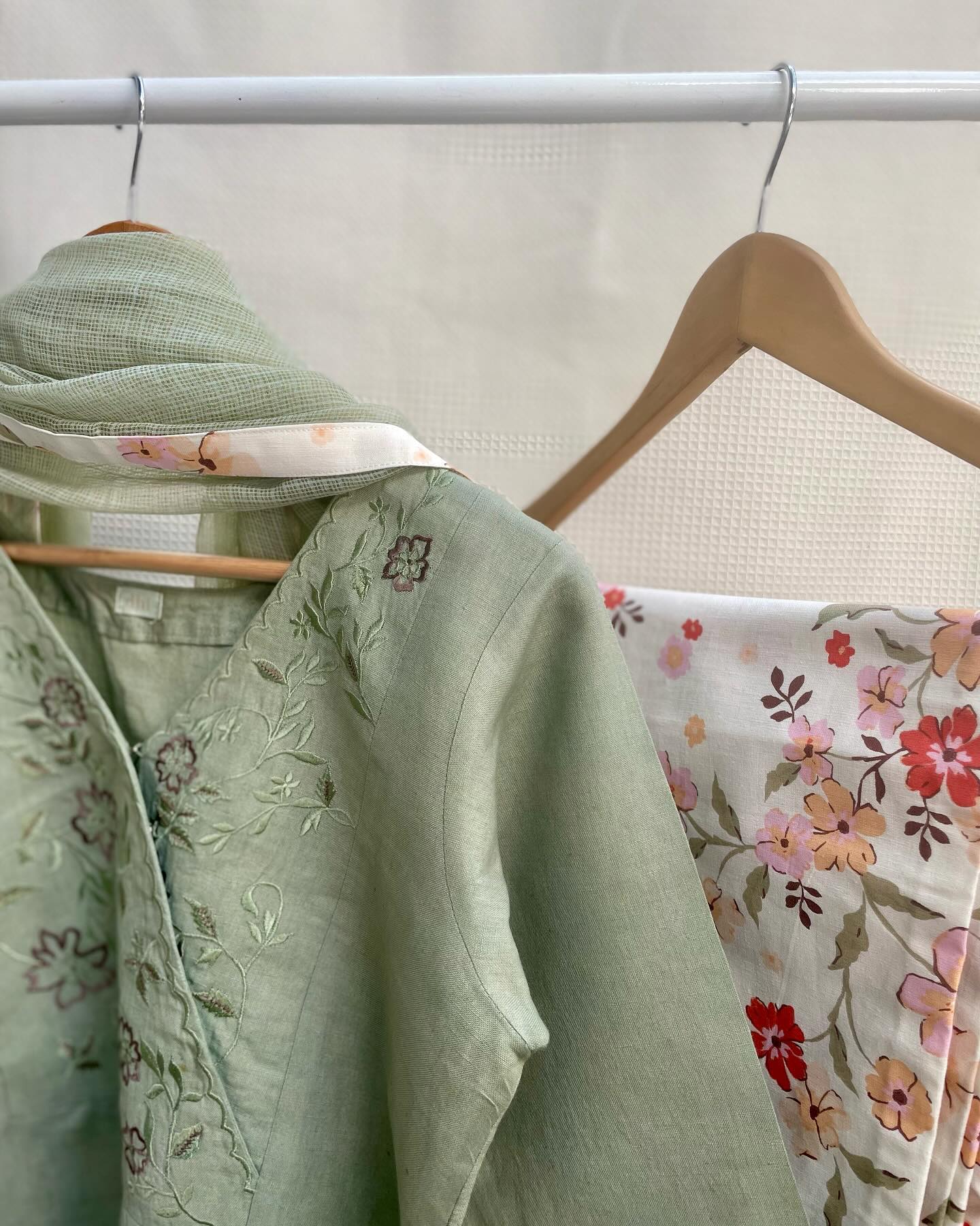 Matt Green Embroidered Cotton-Linen Kurta Set