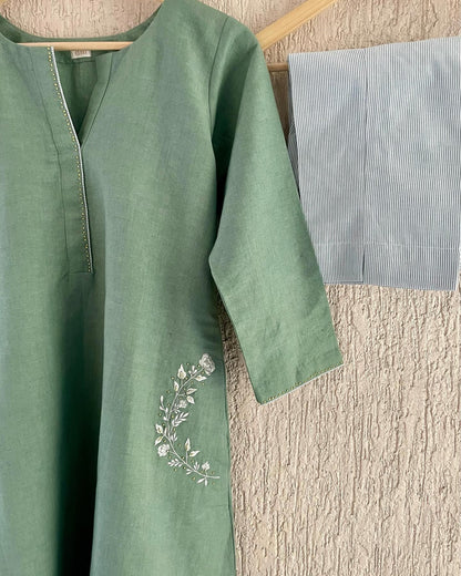 Green Linen Kurta Set with Thread & Bead Detailing