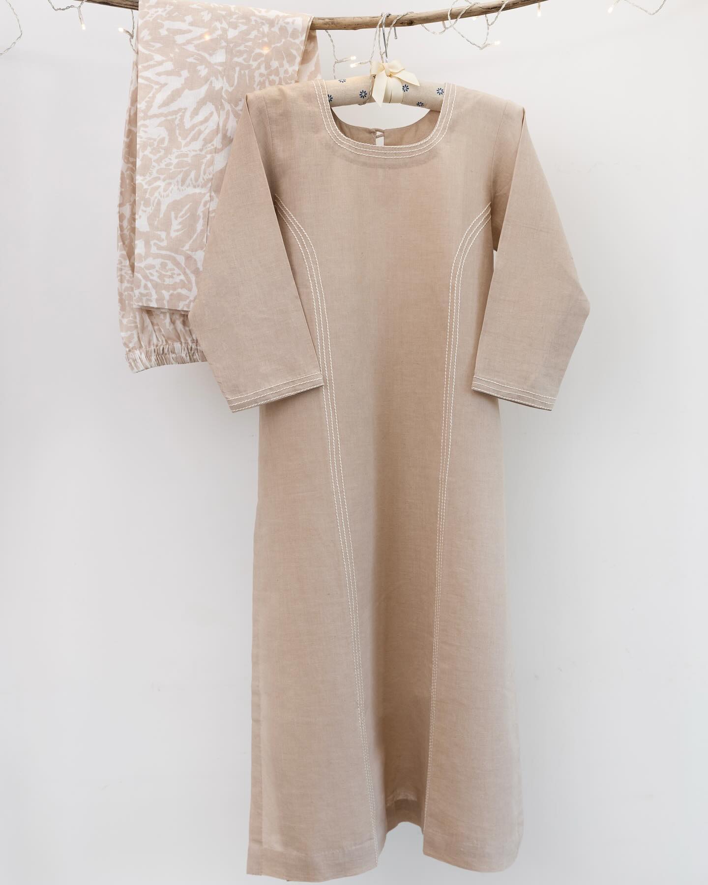 Minimal Linen Set with Abstract Relaxed Pants