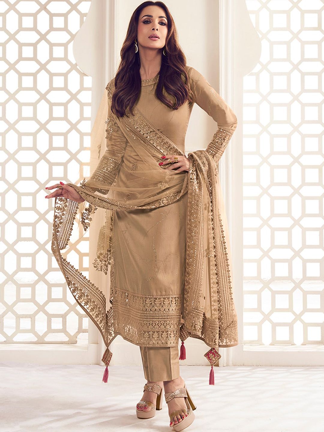 Women Floral Thread and Sequined Embroidered Kurta Set