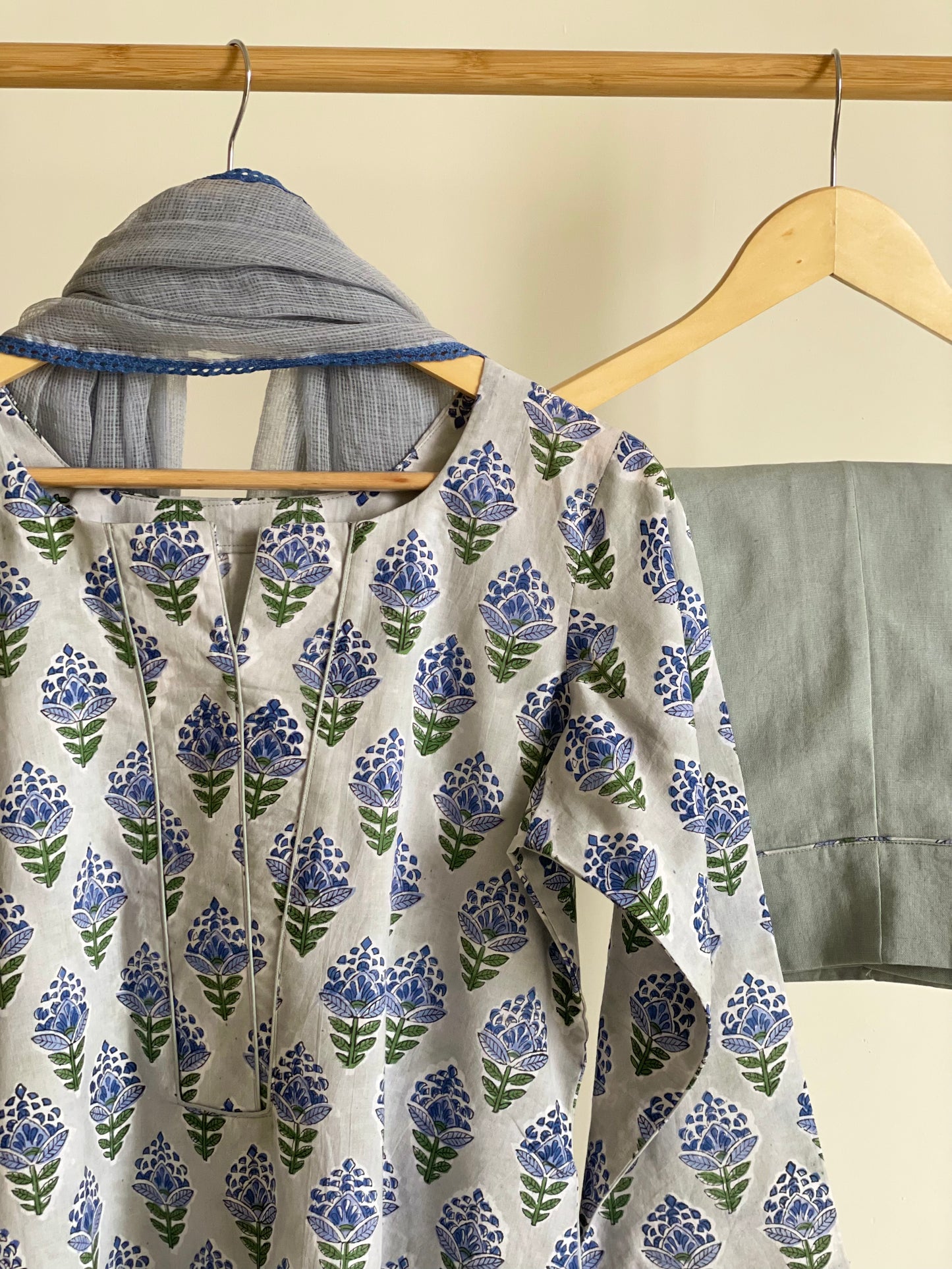 Preya series V Dusty blue/Pink