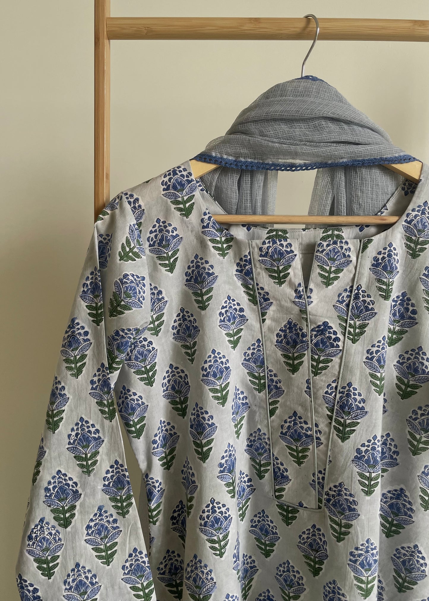 Preya series V Dusty blue/Pink