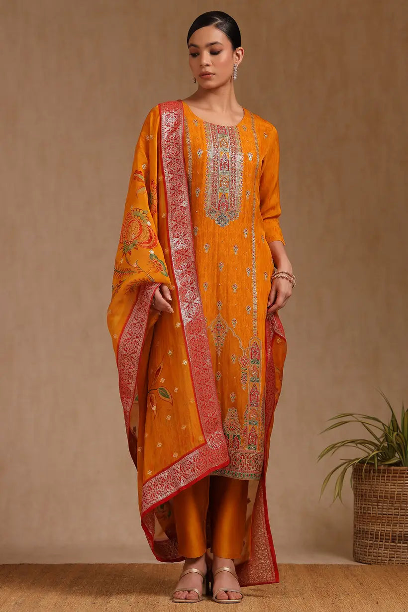 Women Ethnic Motif Suit Set With Beads And Stones