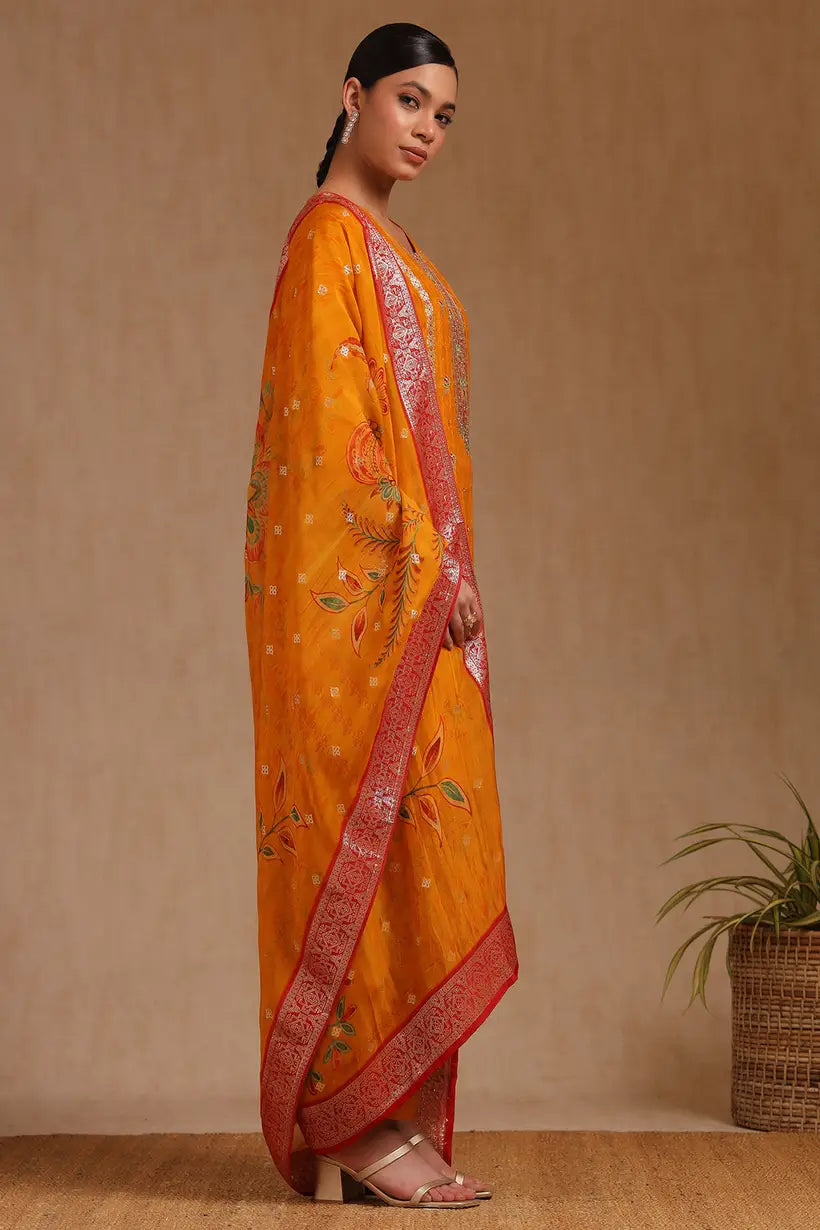 Women Ethnic Motif Suit Set With Beads And Stones