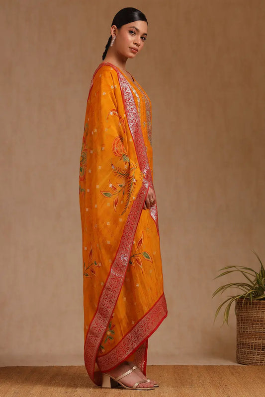 Women Ethnic Motif Suit Set With Beads And Stones